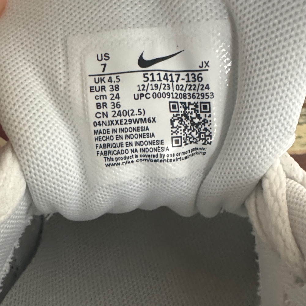 Nike Air Max White and Black with Teal and Coral Accents - Picture 5 of 6